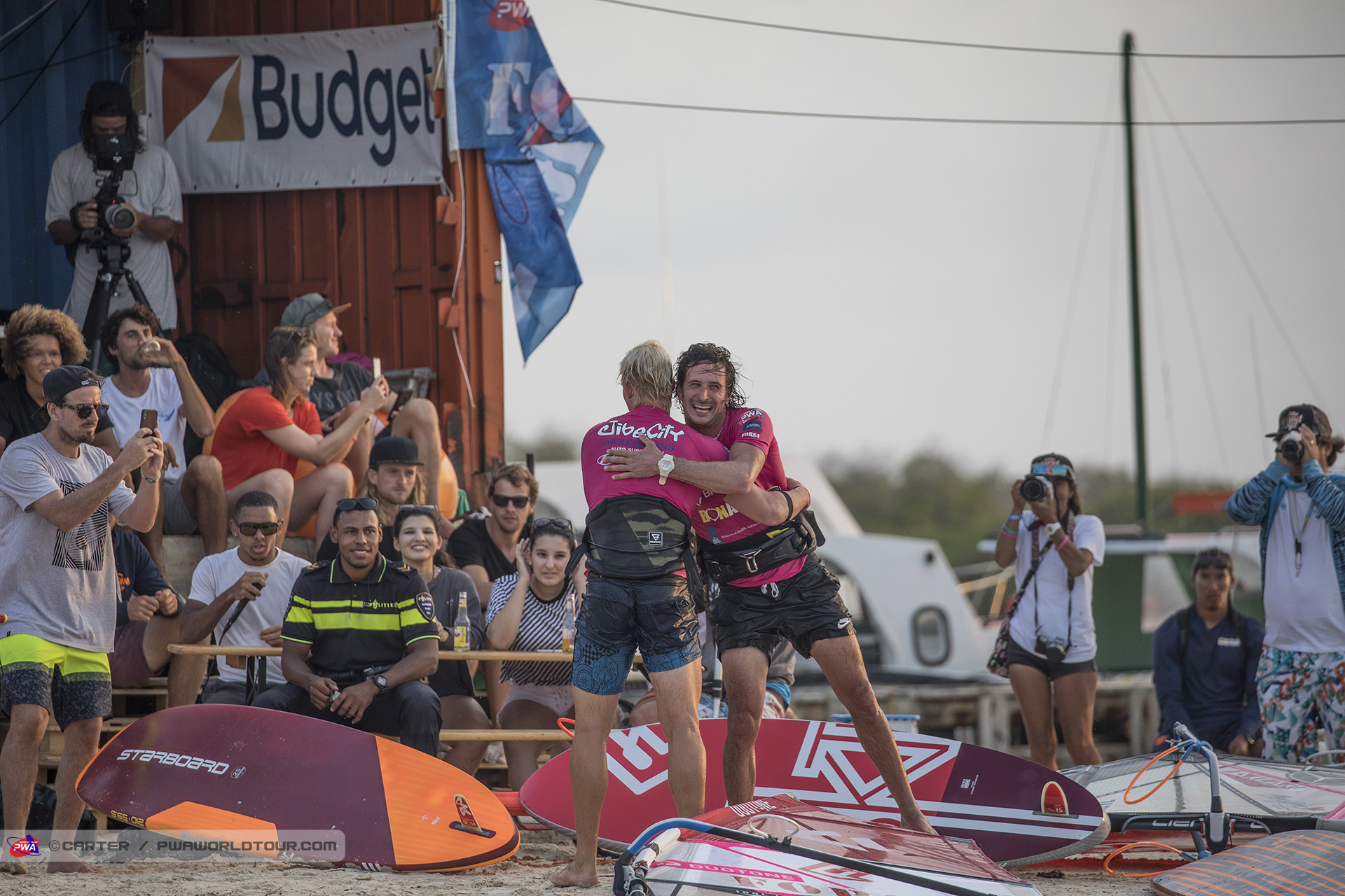 Amado Vrieswijk (left) & Adrien Bosson (right) embrace after an epic duel